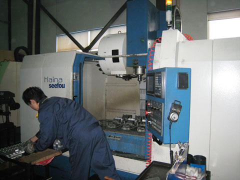 Hight-rigidity vertical machining center